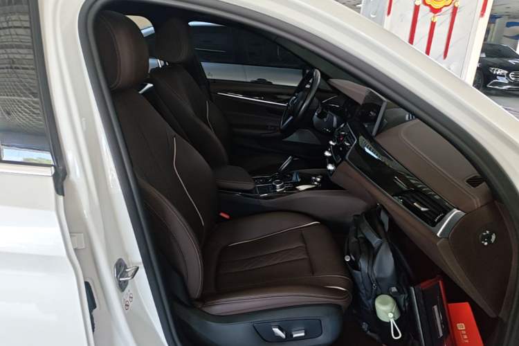 Used BMW 5 Series 2022 Restyled 525Li M Sport Package Right Front Seat