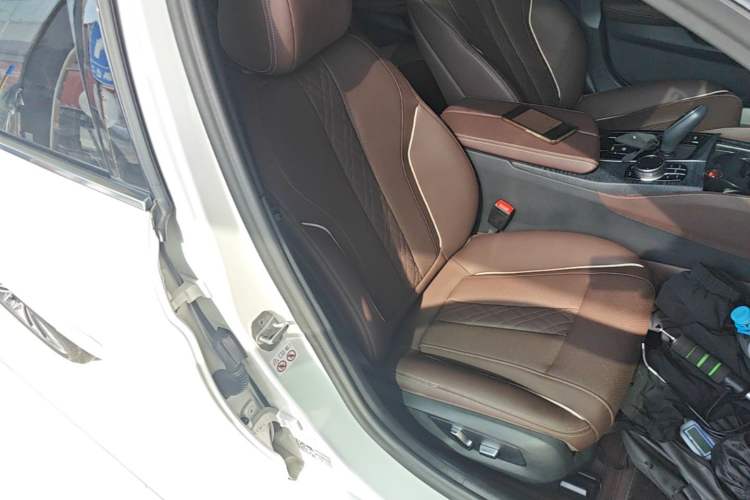 Used BMW 5 Series 2022 Second Facelift 530Li Leading Edition M Sport Package Right Front Seat
