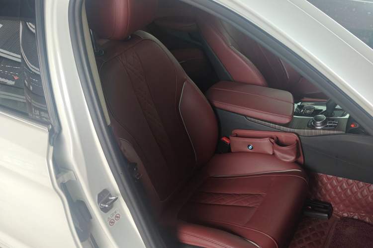 Used BMW 5 Series 2022 Updated 530Li Leading Edition Luxury Package Right Front Seat