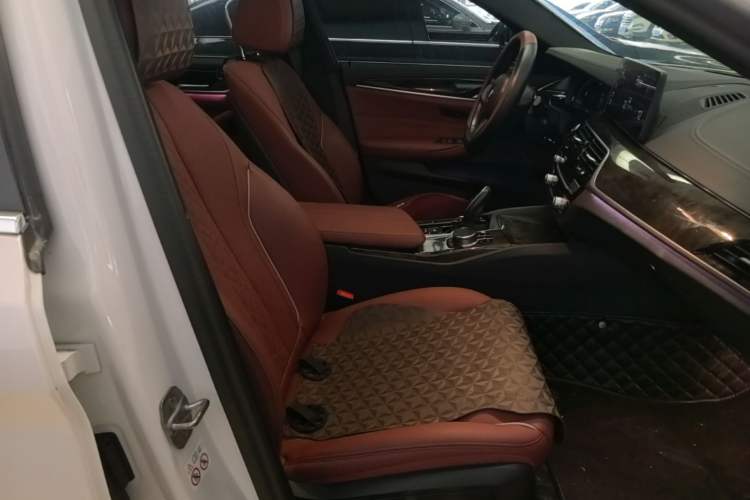 Used BMW 5 Series 2022 Second Facelift 525Li M Sport Package Right Front Seat