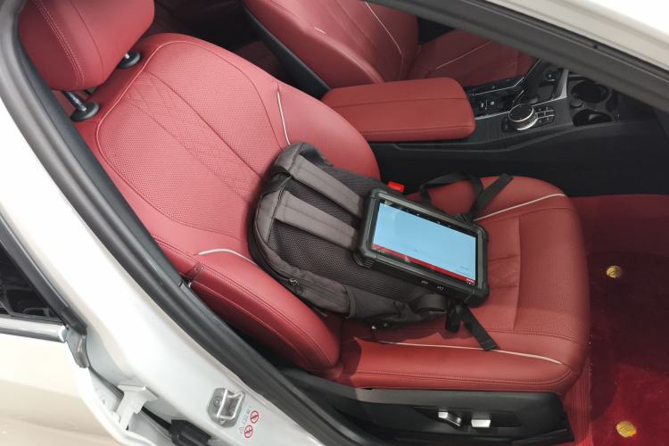 Used BMW 5 Series 2022 Restyled 530Li Leading Edition M Sport Package Right Front Seat