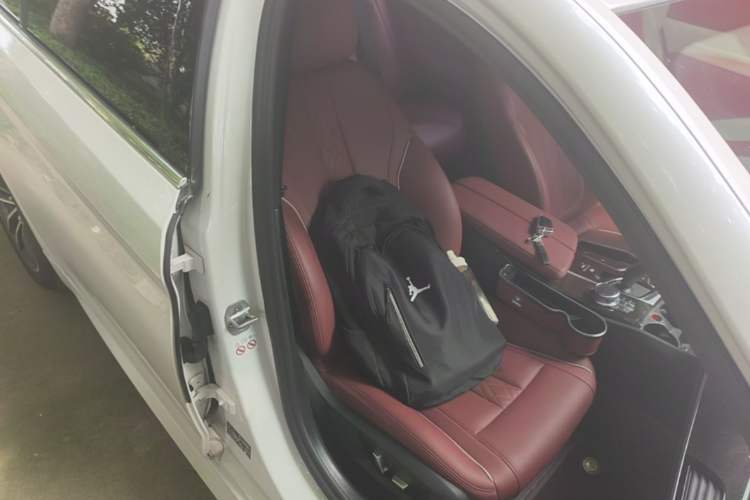 Used BMW 5 Series 2022 Second Facelift 525Li M Sport Package Right Front Seat