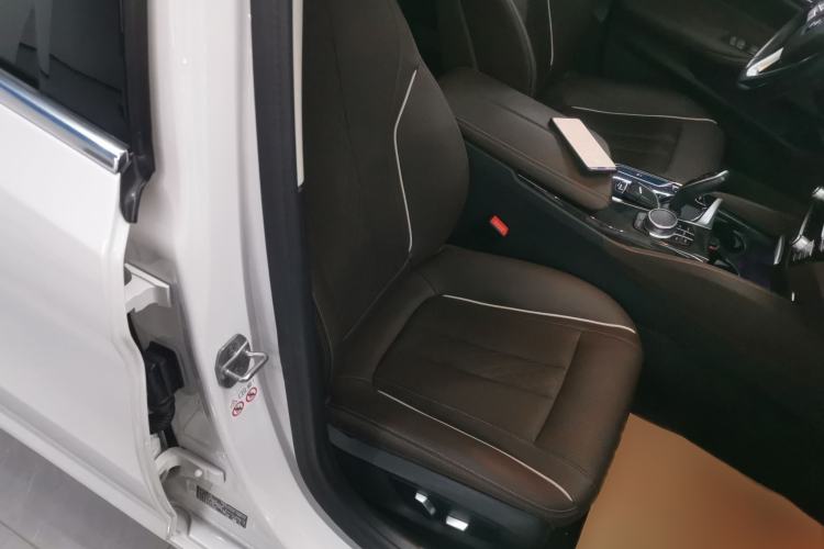 Used BMW 5 Series 2022 Second Facelift 525Li Luxury Package Right Front Seat