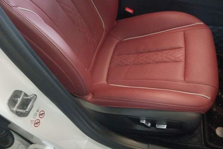 Used BMW 5 Series 2022 525Li M Sport Package Right Front Seat