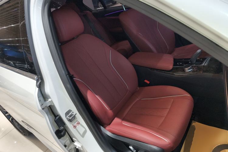 Used BMW 5 Series 2022 Second Facelift 525Li M Sport Package Right Front Seat