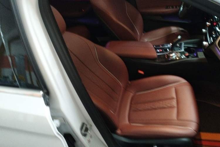 Used BMW 5 Series 2022 Second Facelift 525Li M Sport Package Right Front Seat