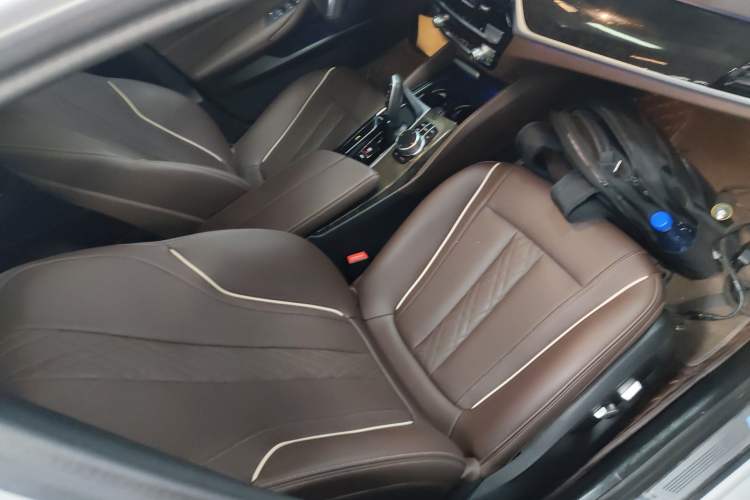 Used BMW 5 Series 2022 Second Facelift 525Li M Sport Package Right Front Seat