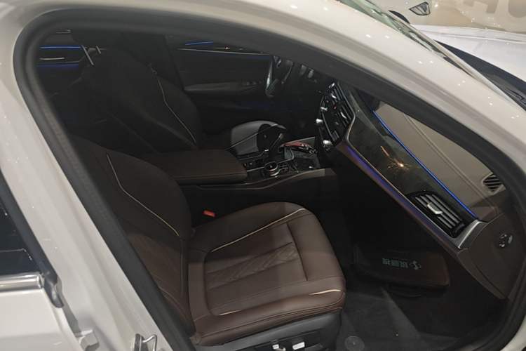 Used BMW 5 Series 2022 Second Facelift 525Li M Sport Package Right Front Seat