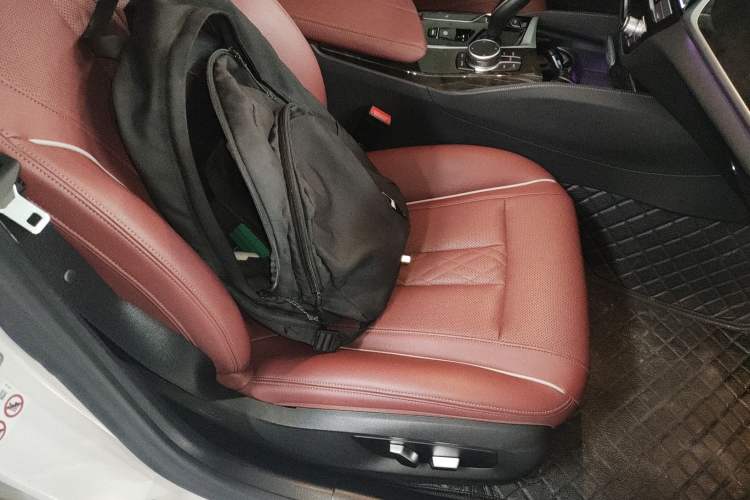Used BMW 5 Series 2022 Second Facelift 525Li M Sport Package Right Front Seat