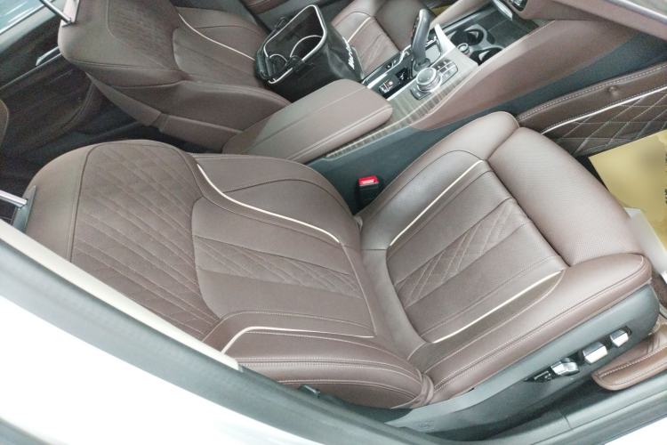 Used BMW 5 Series 2022 Second Facelift 530Li Luxury Edition Premium Package Right Front Seat