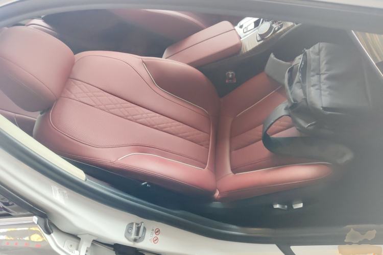 Used BMW 5 Series 2022 Second Facelift 530Li Leading Edition Luxury Package Right Front Seat