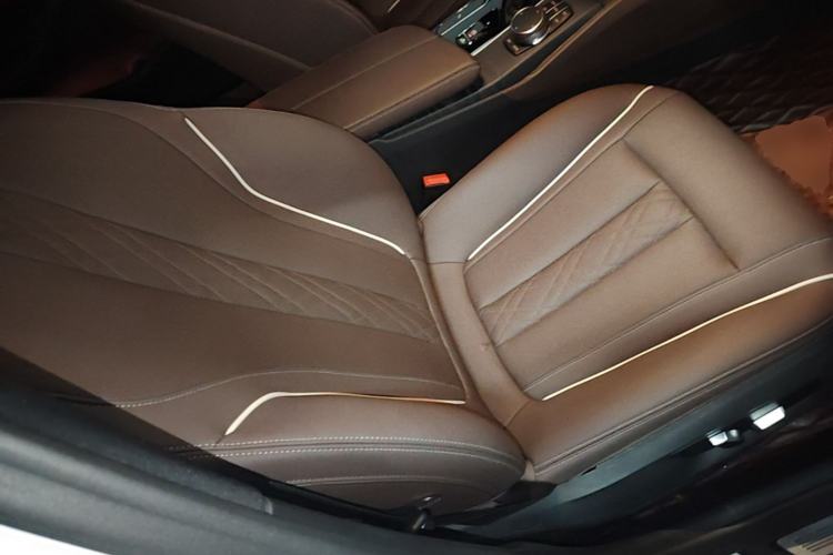 Used BMW 5 Series 2022 Second Facelift 530Li Leading Edition M Sport Package Right Front Seat