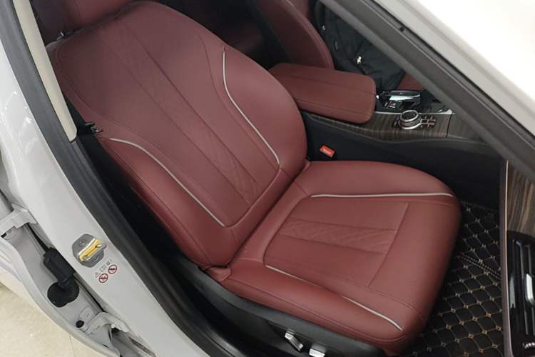 Used BMW 5 Series 2022 Updated 530Li Leading Edition Luxury Package Right Front Seat
