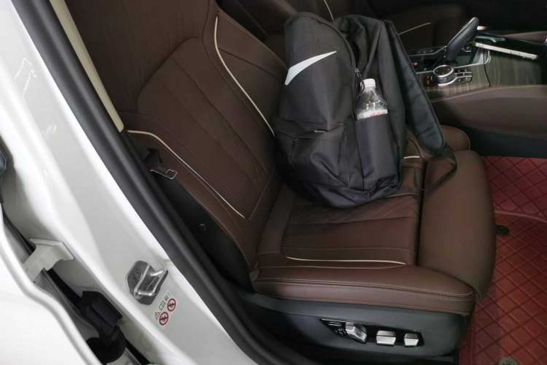 Used BMW 5 Series 2022 Second Facelift 530Li Luxury Edition Premium Package Right Front Seat
