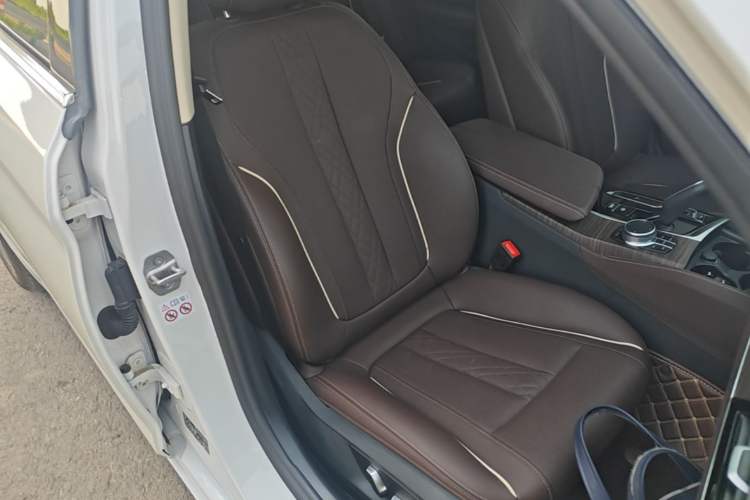 Used BMW 5 Series 2022 Updated 530Li Leading Edition Luxury Package Right Front Seat