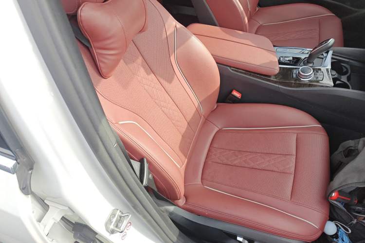 Used BMW 5 Series 2022 Restyled 525Li M Sport Package Right Front Seat