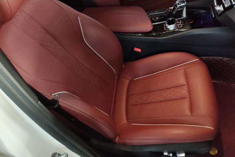 Used BMW 5 Series 2022 525Li M Sport Package Right Front Seat