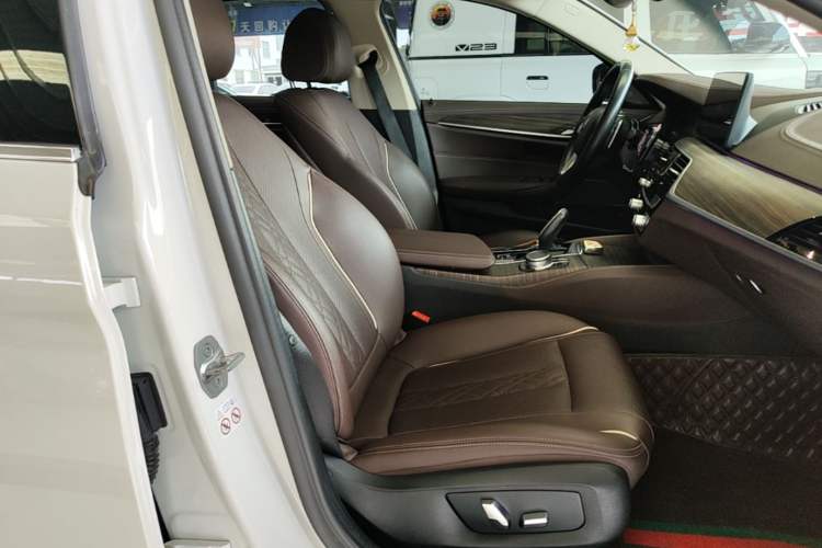 Used BMW 5 Series 2022 Updated 530Li Leading Edition Luxury Package Right Front Seat