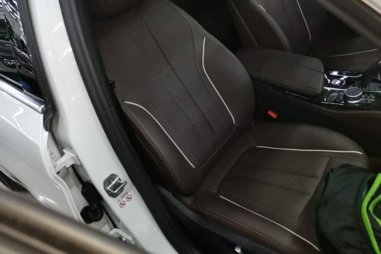 Used BMW 5 Series 2022 Second Facelift 525Li M Sport Package Right Front Seat