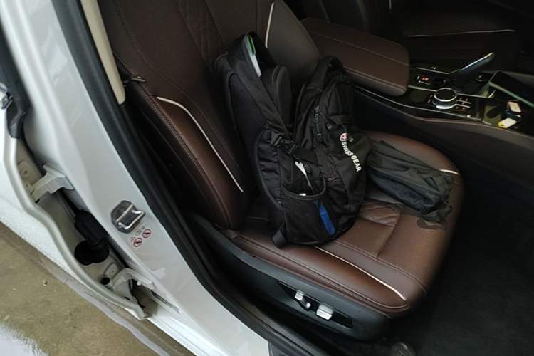Used BMW 5 Series 2022 Restyled 525Li Luxury Package Right Front Seat