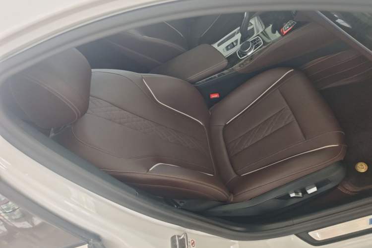 Used BMW 5 Series 2022 Second Facelift 525Li M Sport Package Right Front Seat