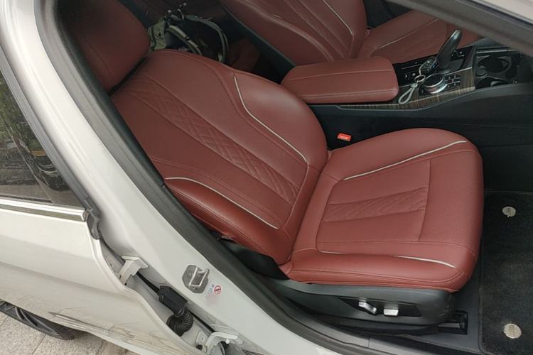 Used BMW 5 Series 2022 Second Facelift 530Li Leading Edition M Sport Package Right Front Seat