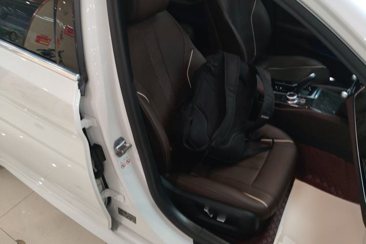 Used BMW 5 Series 2022 Restyled 525Li M Sport Package Right Front Seat