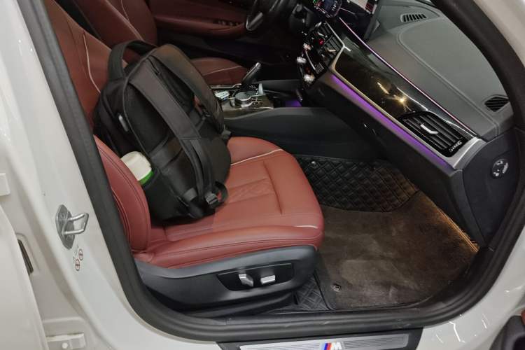 Used BMW 5 Series 2022 Second Facelift 525Li M Sport Package Right Front Seat
