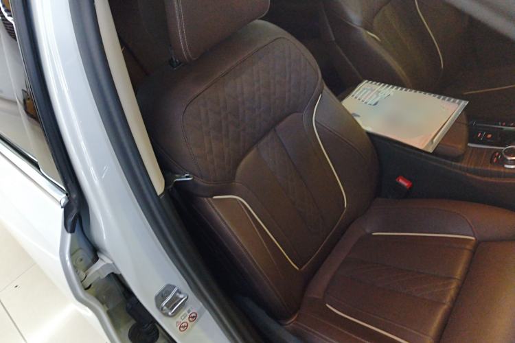 Used BMW 5 Series 2022 Second Facelift 530Li Luxury Edition Premium Package Right Front Seat