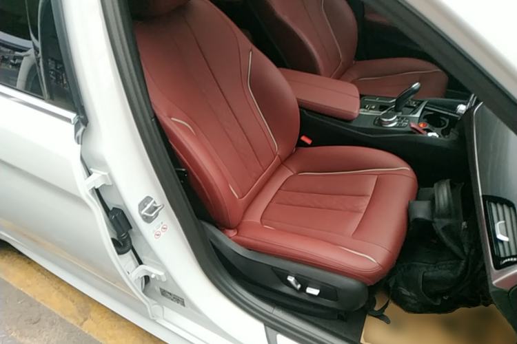 Used BMW 5 Series 2022 530Li Leading Model M Sport Package Right Front Seat