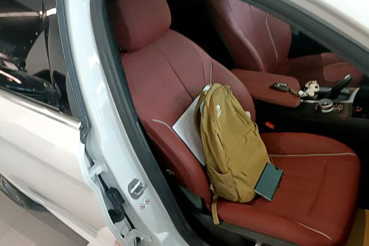 Used BMW 5 Series 2022 Second Facelift 525Li M Sport Package Right Front Seat