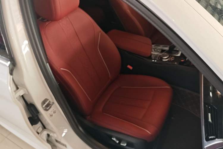 Used BMW 5 Series 2022 Second Facelift 525Li M Sport Package Right Front Seat