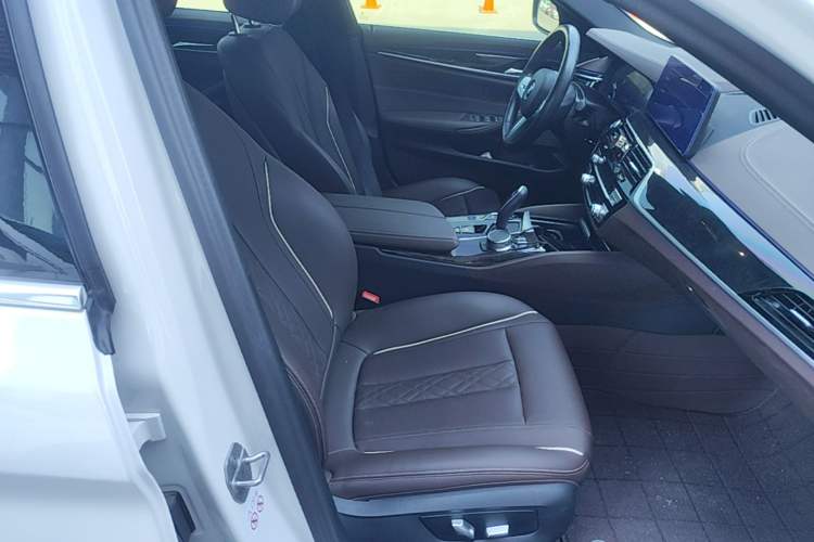 Used BMW 5 Series 2022 Second Facelift 525Li M Sport Package Right Front Seat