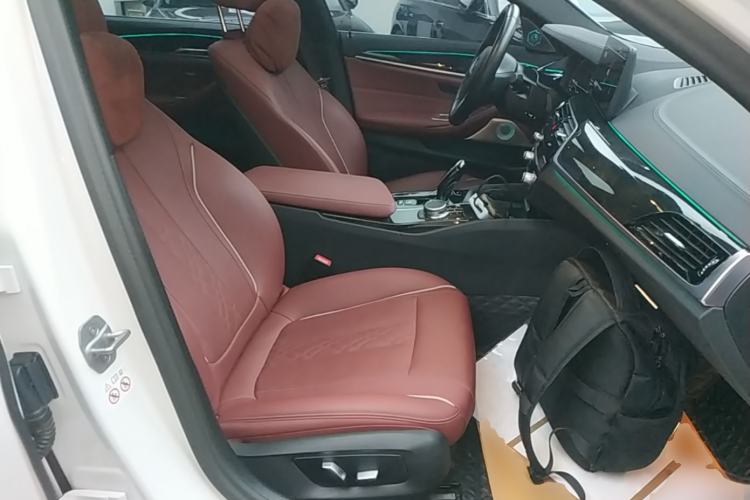 Used BMW 5 Series 2022 Second Facelift 525Li M Sport Package Right Front Seat