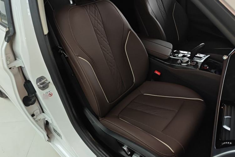 Used BMW 5 Series 2022 Restyled 525Li Luxury Package Right Front Seat