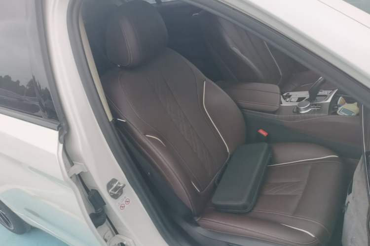 Used BMW 5 Series 2022 Updated 530Li Leading Edition Luxury Package Right Front Seat