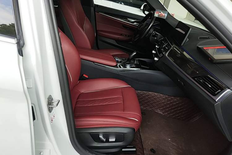 Used BMW 5 Series 2022 Restyled 525Li M Sport Package Right Front Seat