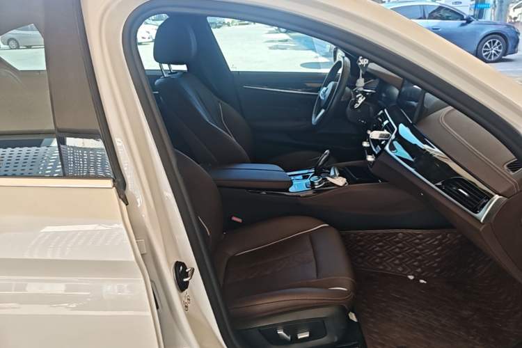 Used BMW 5 Series 2022 Restyled 525Li M Sport Package Right Front Seat