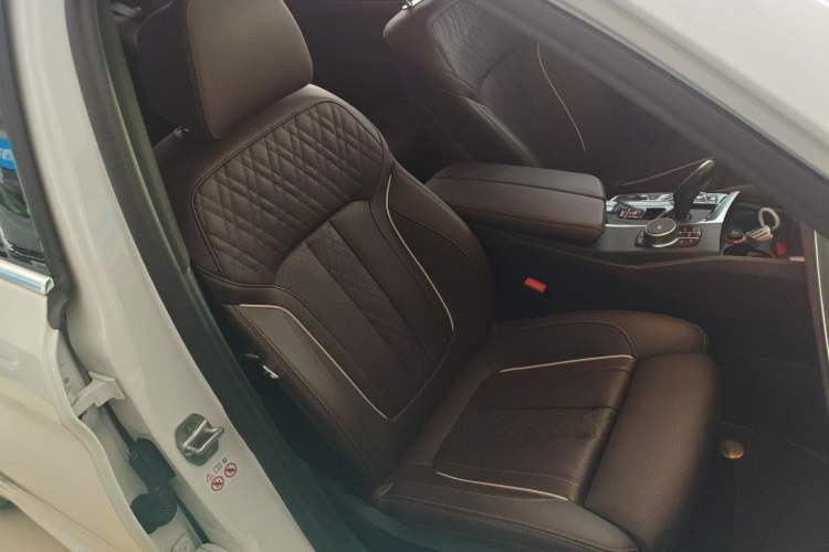 Used BMW 5 Series 2022 Revised Version 3 530Li Luxury Edition M Sport Package Right Front Seat