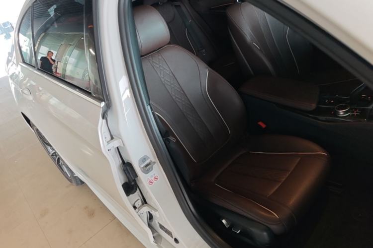 Used BMW 5 Series 2022 Restyled 525Li M Sport Package Right Front Seat