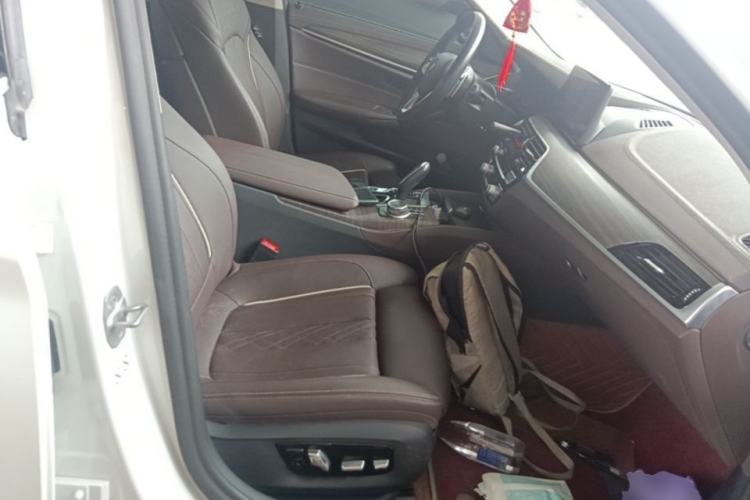 Used BMW 5 Series 2022 Second Facelift 530Li Luxury Edition Premium Package Right Front Seat