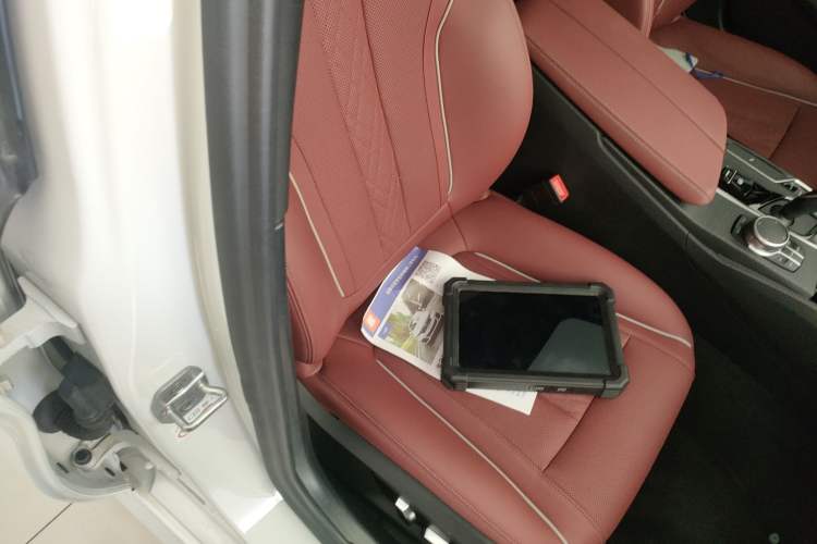 Used BMW 5 Series 2022 Second Facelift 530Li Leading Edition M Sport Package Right Front Seat