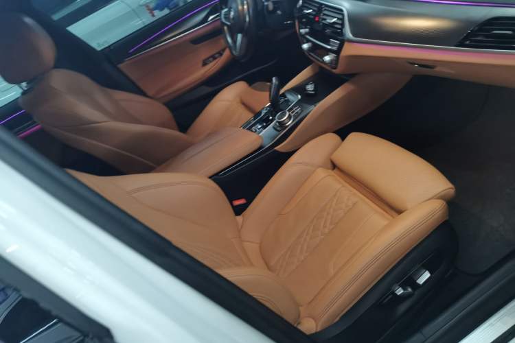 Used BMW 5 Series 2022 Restyled 525i M Sport Package Right Front Seat