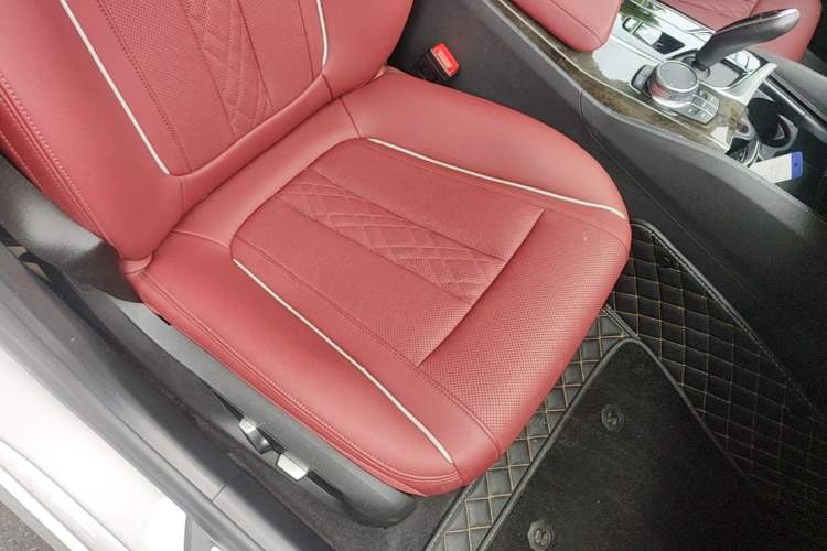 Used BMW 5 Series 2022 Second Facelift 525Li M Sport Package Right Front Seat