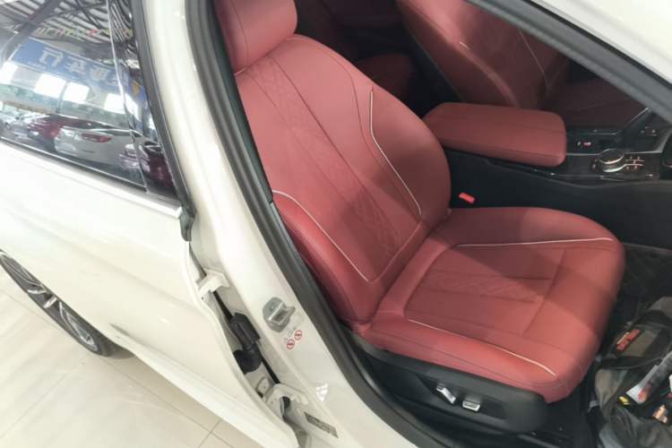 Used BMW 5 Series 2022 Second Facelift 525Li M Sport Package Right Front Seat