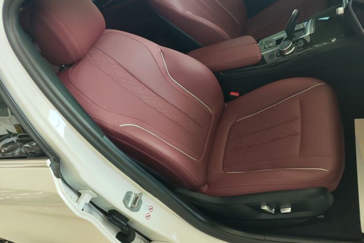 Used BMW 5 Series 2022 Second Facelift 525Li M Sport Package Right Front Seat
