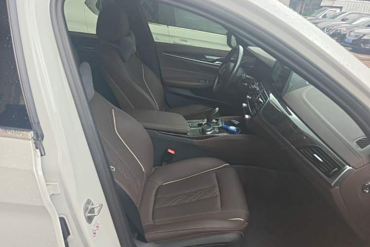 Used BMW 5 Series 2022 Second Facelift 525Li M Sport Package Right Front Seat