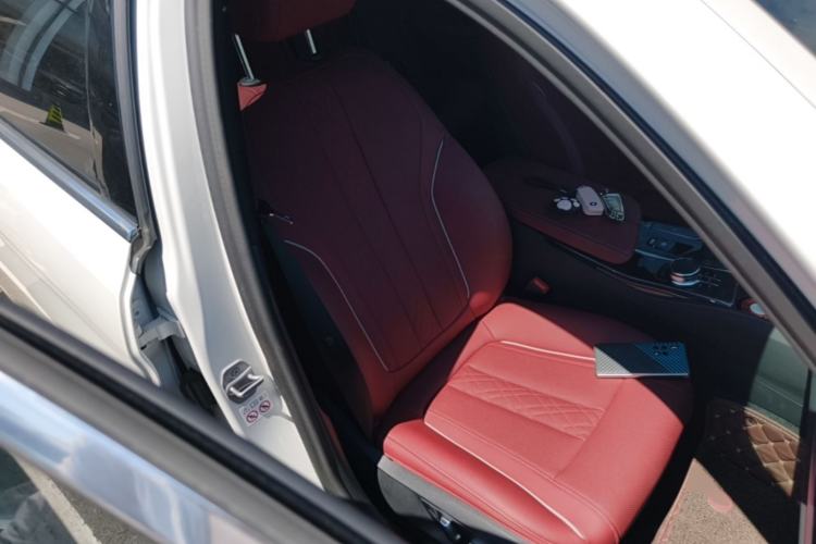 Used BMW 5 Series 2022 Second Facelift 525Li M Sport Package Right Front Seat