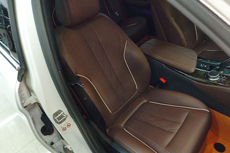 Used BMW 5 Series 2022 Second Facelift 525Li M Sport Package Right Front Seat