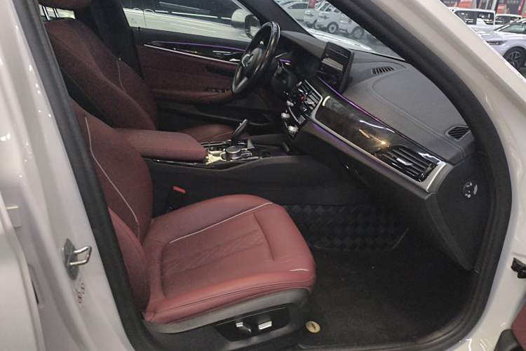 Used BMW 5 Series 2022 Restyled 525Li M Sport Package Right Front Seat